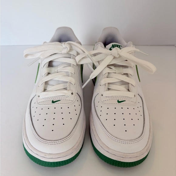 Nike Air Force 1 Low White Green Youth Size 4.5Y (FY5948-103) - Picture 2 of 11